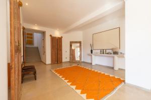a hallway with an orange rug on the floor at Villa Yliane in Marrakesh