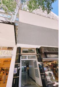 a store front with the entrance to a store at Copacabana, Design Elegante A 100m Do Mar in Rio de Janeiro