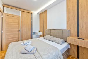 a bedroom with a bed with towels on it at Vip Bogic 108 in Zlatibor