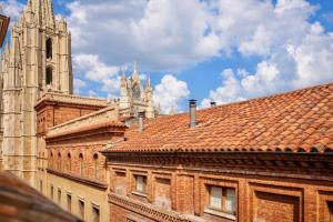 a view of a cathedral and a red brick building at Apartamentos 19 Living in León