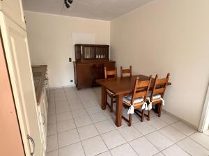a dining room with a wooden table and chairs at Haus an der Hase in Bramsche