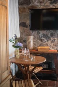 a wooden table with wine glasses on top of it at Araoz de Lamadrid Wine Lodge in San Javier