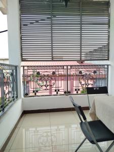 a chair in front of a balcony with a window at Mon Nid d'Or ABIDJAN CI in Abidjan