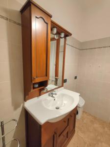 a bathroom with a sink and a toilet at I Tre Archi in Suvereto