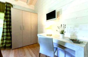a kitchen with a table and a chair in a room at Villa Lucy Eco Friendly in Fontane Bianche