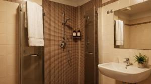 a bathroom with a shower and a sink at Igea Spiaggia Home Holiday in Bellaria-Igea Marina