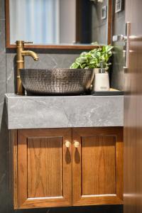 a bathroom counter with a sink and a bathroomarijavascript at Home en Lagom in Hanoi +63 photos