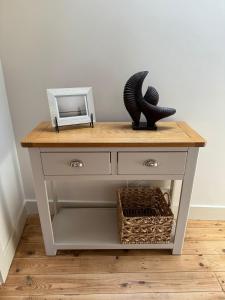 a table with a wooden top with a picture and a sculpture at The Old Hayloft Beverley Town Centre in Beverley +27 photos