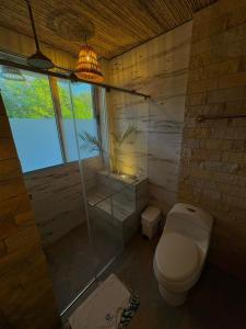 a bathroom with a toilet and a shower at Laguna Beach Ecohotel in Tolú