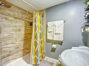 a bathroom with a shower and a toilet and a sink at Private Guest House 10 Min to Airport & Downtown in Jacksonville +9 photos