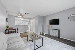 a living room with a couch and a table at Modern 2BR townhome with full kitchen & dining in Arlington