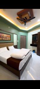 a bedroom with a large bed with a ceiling fan at Hotel kanha Royal Inn in Jodhpur