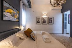 a bedroom with a large bed with towels on it at Elegant Maltese Townhouse in Attard