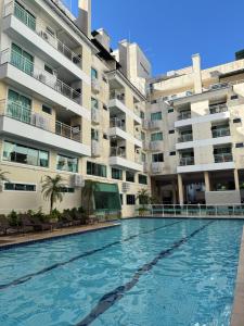 a swimming pool in front of a building at 131 - Bombas Summer Beach depto 1 dormitorio para 4 con amenities in Bombinhas