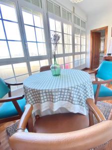 a dining room with a table with a vase on it at Apartamento en Monforte estación de tren in Monforte de Lemos +13 photos
