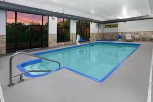a large swimming pool in a building at Holiday Inn Quincy by IHG in Quincy
