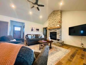 a living room with a couch and a fireplace at Comfy 4 Bdrm House with Air Conditioning in Corvallis