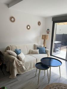 a living room with a couch and a table at Casa ELYVMY in Zonza