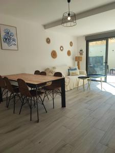 a living room with a table and chairs and a couch at Casa ELYVMY in Zonza