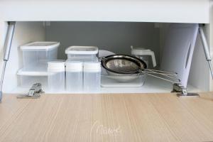 a kitchen pantry with a frying pan and containers at Studio perfeito na Rota de Milagres in Pôrto de Pedras +3 photos