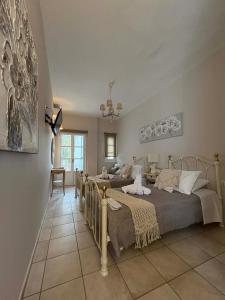 a bedroom with a bed and a table in it at Το Αίθριο in Galissas