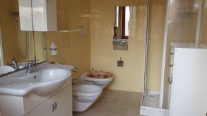 Ένα μπάνιο στο Casa Michele +27 φωτογραφίες