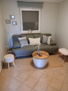 a living room with a couch and a table at Gemütliches Häuschen am Fleesensee in Göhren-Lebbin