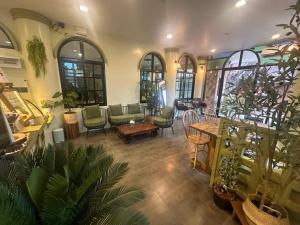 a living room with a couch and a table and chairs at Khlong bang phra boutique hotel in Trat