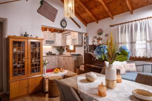 a kitchen and a living room with a table and a kitchen at Villa Suzana in Mikrós Prínos