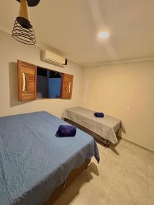 a bedroom with two beds and a window at Rancho de férias in Japaratinga +89 photos