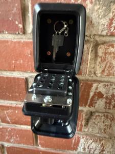 a black key holder on a brick wall at MIO Apartments Sulzbach in Schnappach