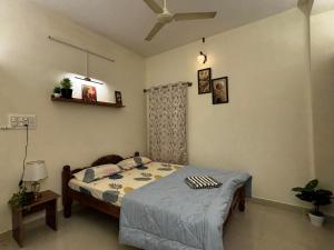 a bedroom with a bed in a room at Hazel's ELiTE Homestay 2bhk in Mysore
