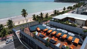 a view of the beach from a building with a swimming pool at Edition 201- Flat aconchegante no Cabo Branco - ASKA in João Pessoa
