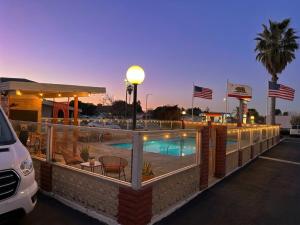 a restaurant with a swimming pool on a building at Heritage Inn - Milpitas in Milpitas
