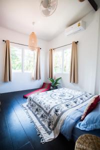 Кровать или кровати в номере Sweet Life Community Guesthouse