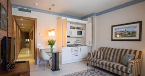 TV a/nebo společenská místnost v ubytování Apartaments Suites Sant Jordi