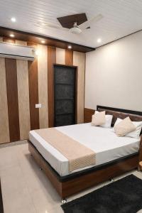 a bedroom with a large bed with a ceiling at Hotel In Kashi in Varanasi +3 photos