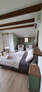 a bedroom with a large bed with two toilets at B&B Peelgoed in Kronenberg