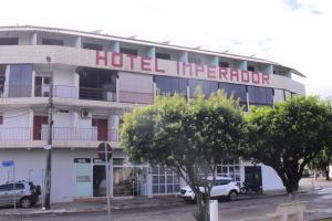 a hotel interpreter building with cars parked in front of it at Hotel Imperador Caldas Novas - GO - Facil acesso aos parques aquaticos e polo gastronômico noturno in Caldas Novas