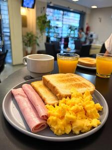 Makanan di atau berdekatan hotel +21 gambar