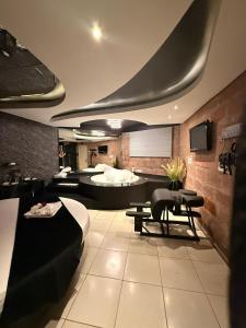 a hotel room with a bed and a couch and a bedroom at Hotel Motel Paradiso - Panambi-RS in Tabapira