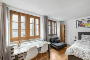 a bedroom with a bed and a desk and a chair at Boël 3 studio in Geneva