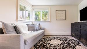 a living room with a couch and a tv at Bayview Together Farm by AvantStay in Clinton