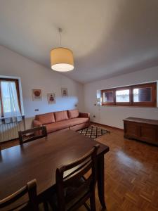 a living room with a couch and a table at Casa Vanda in San Lorenzo