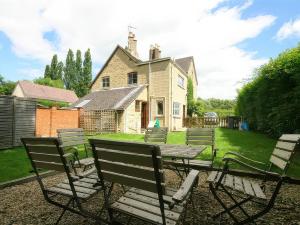 a group of chairs and a picnic table in front of a house at Elm View in Chipping Campden