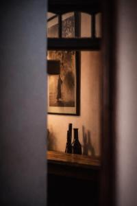 a window with two vases on a shelf with a picture at Loft incroyable en médina in Essaouira