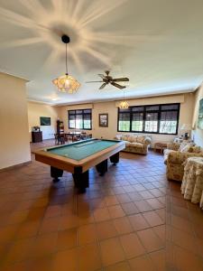 a pool table in a living room with a ceiling at Montesión 71 - Casa con piscina & jardín, al lado de Puy du Fou in Toledo