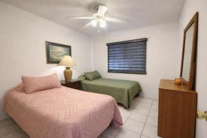 a bedroom with two beds and a ceiling fan at Casa Real in Manuel F. Martínez