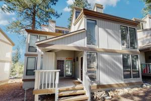 a house with a front porch and a deck at The Cozy King in Kings Beach