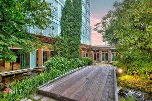 a wooden walkway in front of a building at Hilton Lac-Leamy in Gatineau